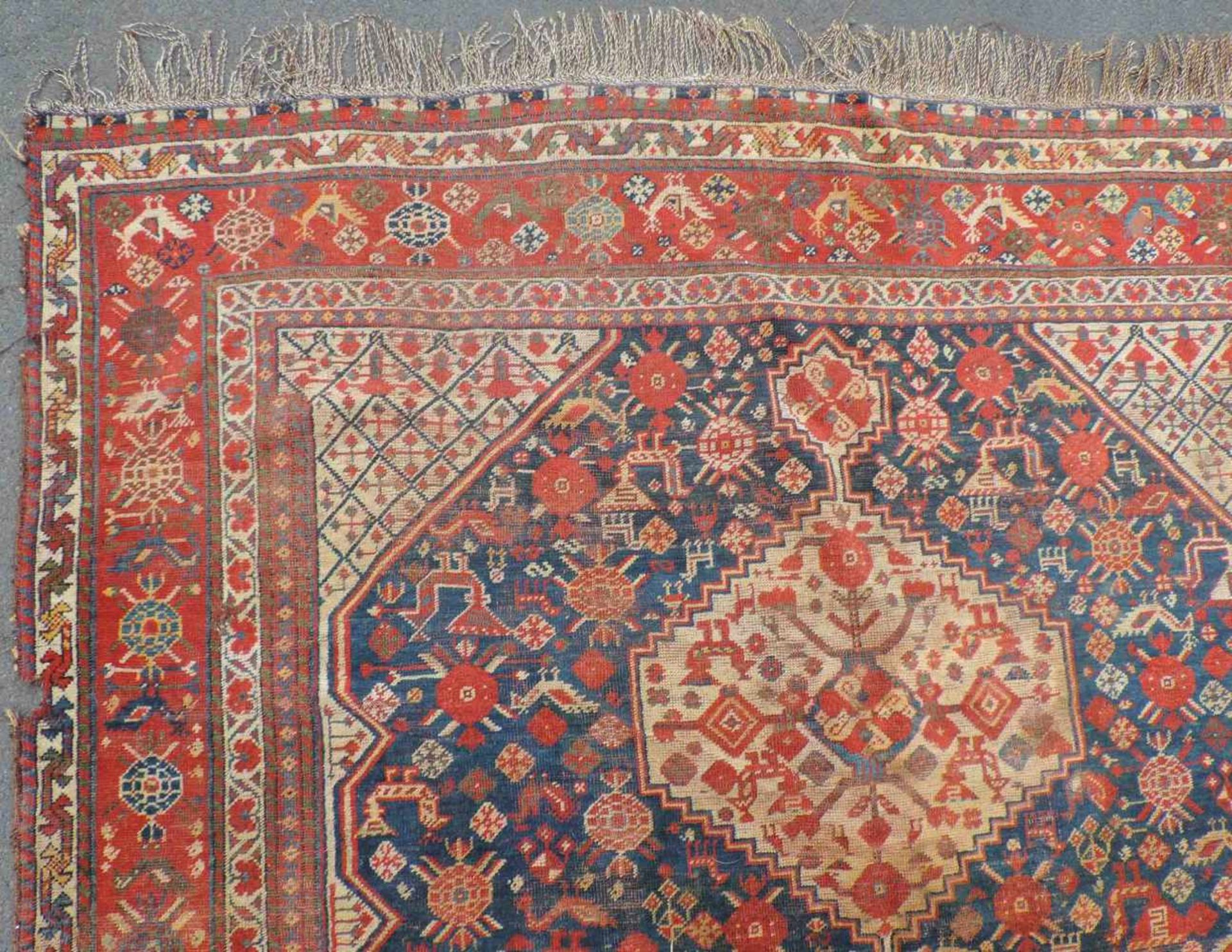 Khamseh Persian carpet. Iran. Antique, around 1900. - Bild 2 aus 12