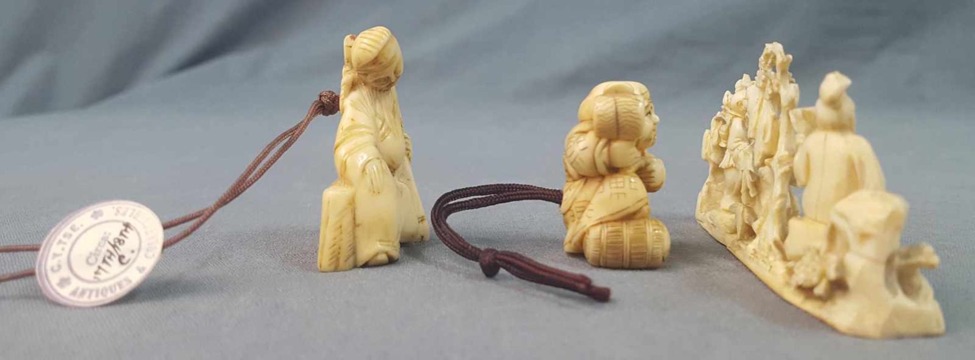 Three netsuke. Probably Japan, old. Up to 9 cm long. - Image 6 of 11