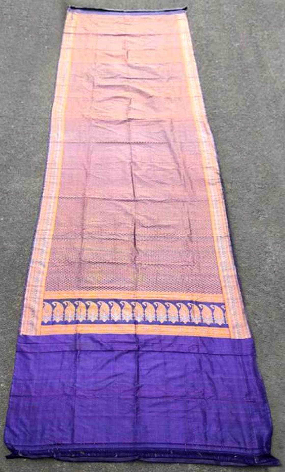 2 textiles. A silk sarong and a Pashmina scarf. - Image 3 of 10