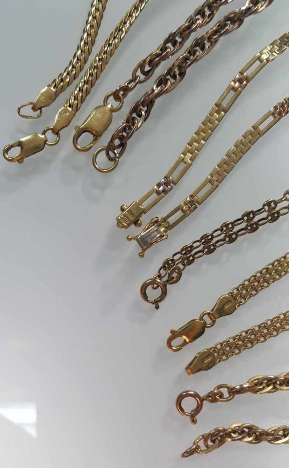 Three chains and three bracelets, each 750 yellow gold. - Image 3 of 5