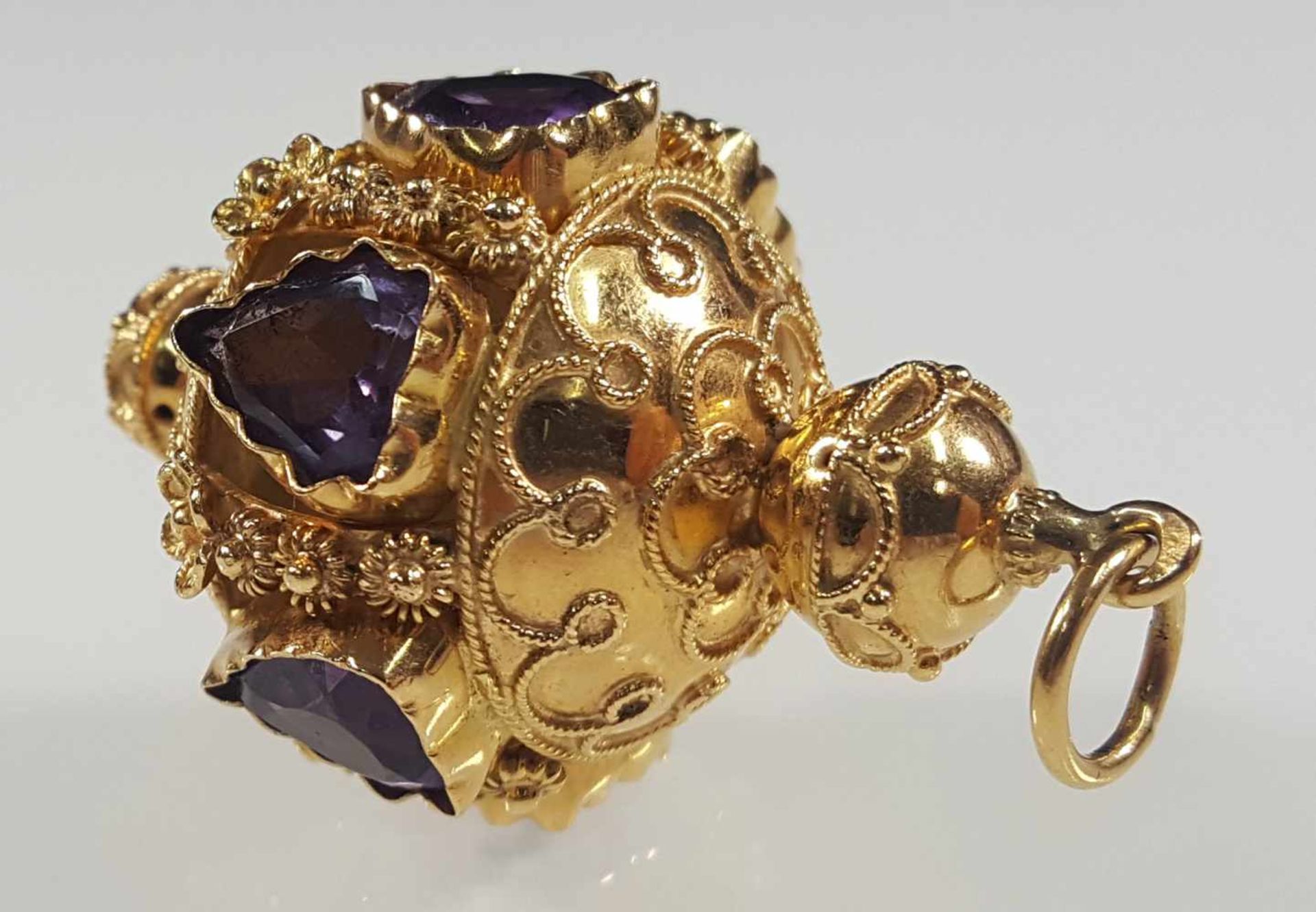 Pendant, 750 yellow gold, set with six amethysts. - Bild 3 aus 10