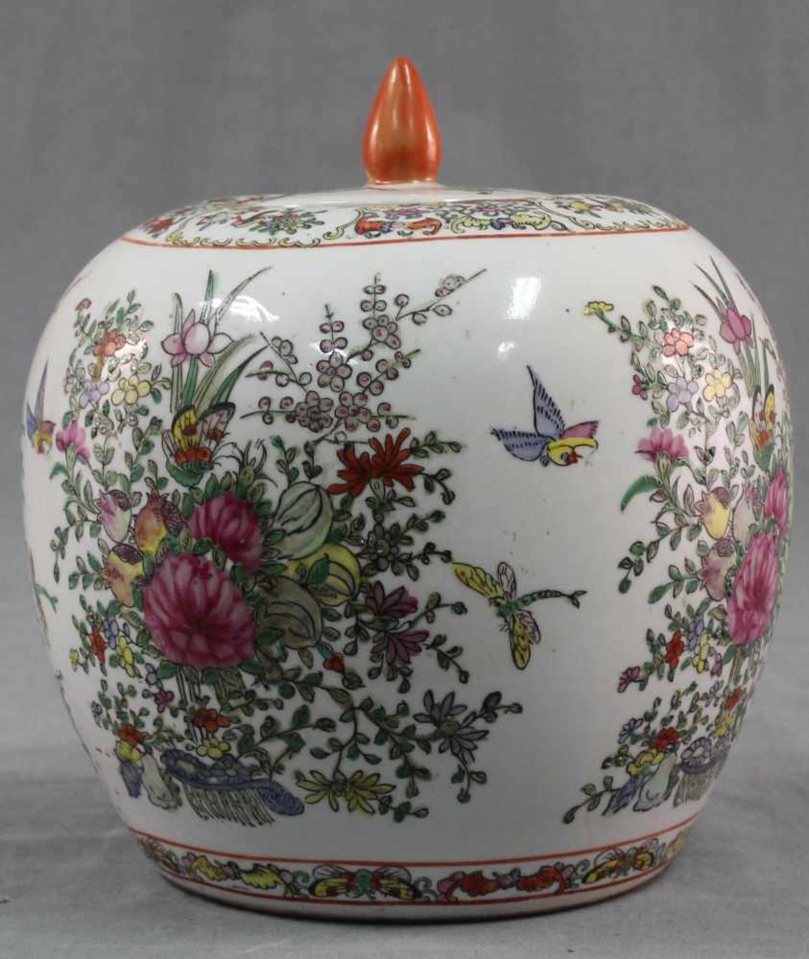 Ginger pot with lid. Porcelain. Proably China old.