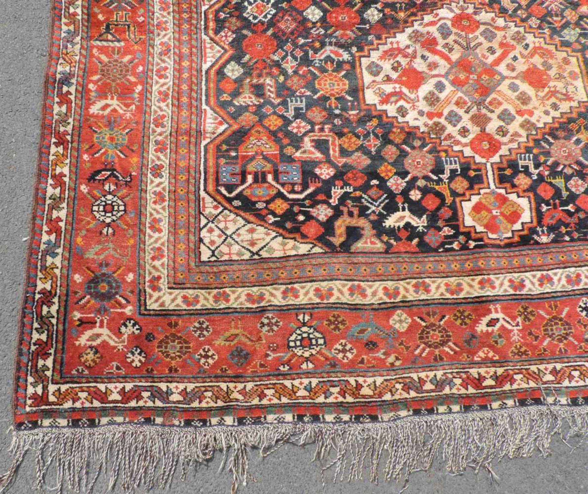Khamseh Persian carpet. Iran. Antique, around 1900. - Bild 5 aus 12
