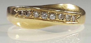 Ring 585 yellow gold with eight diamonds.