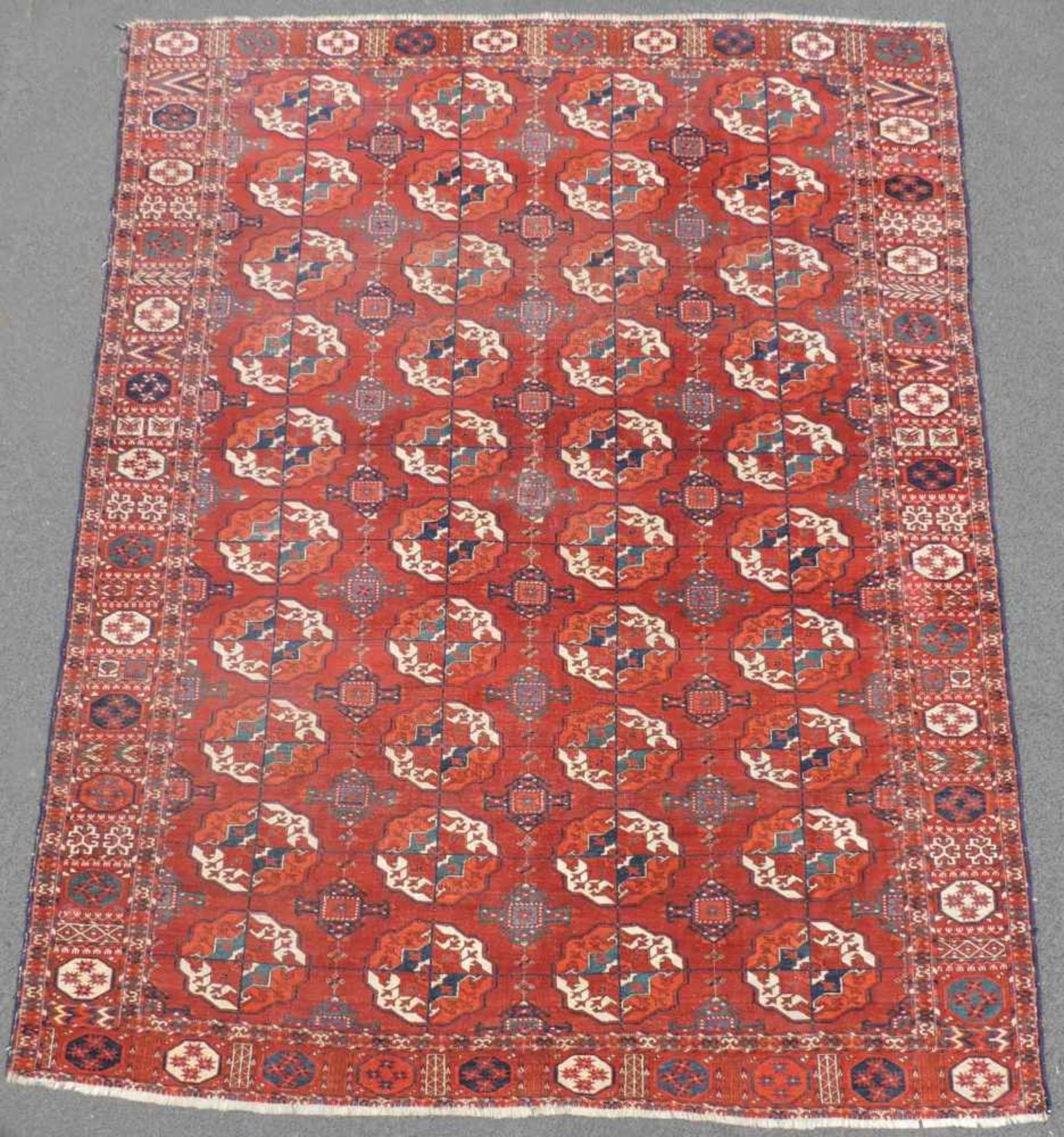 Tekke main carpet. Turkmenistan. Antique. 1st half of the 19th century or earlier.