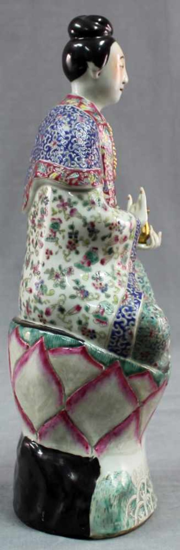 Blessing Buddha. Porcelain. Proably China around 1800. - Image 2 of 7