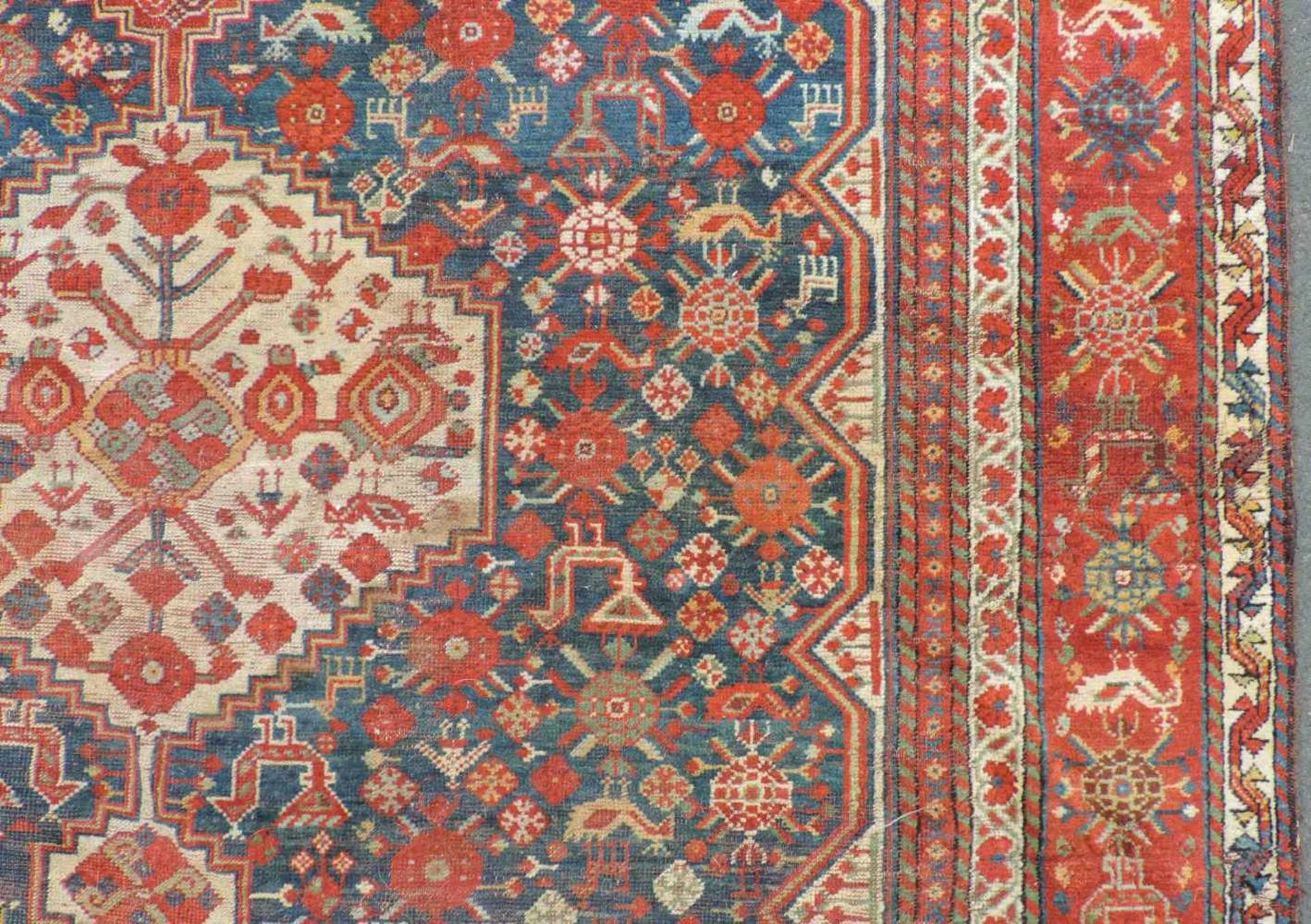 Khamseh Persian carpet. Iran. Antique, around 1900. - Bild 10 aus 12