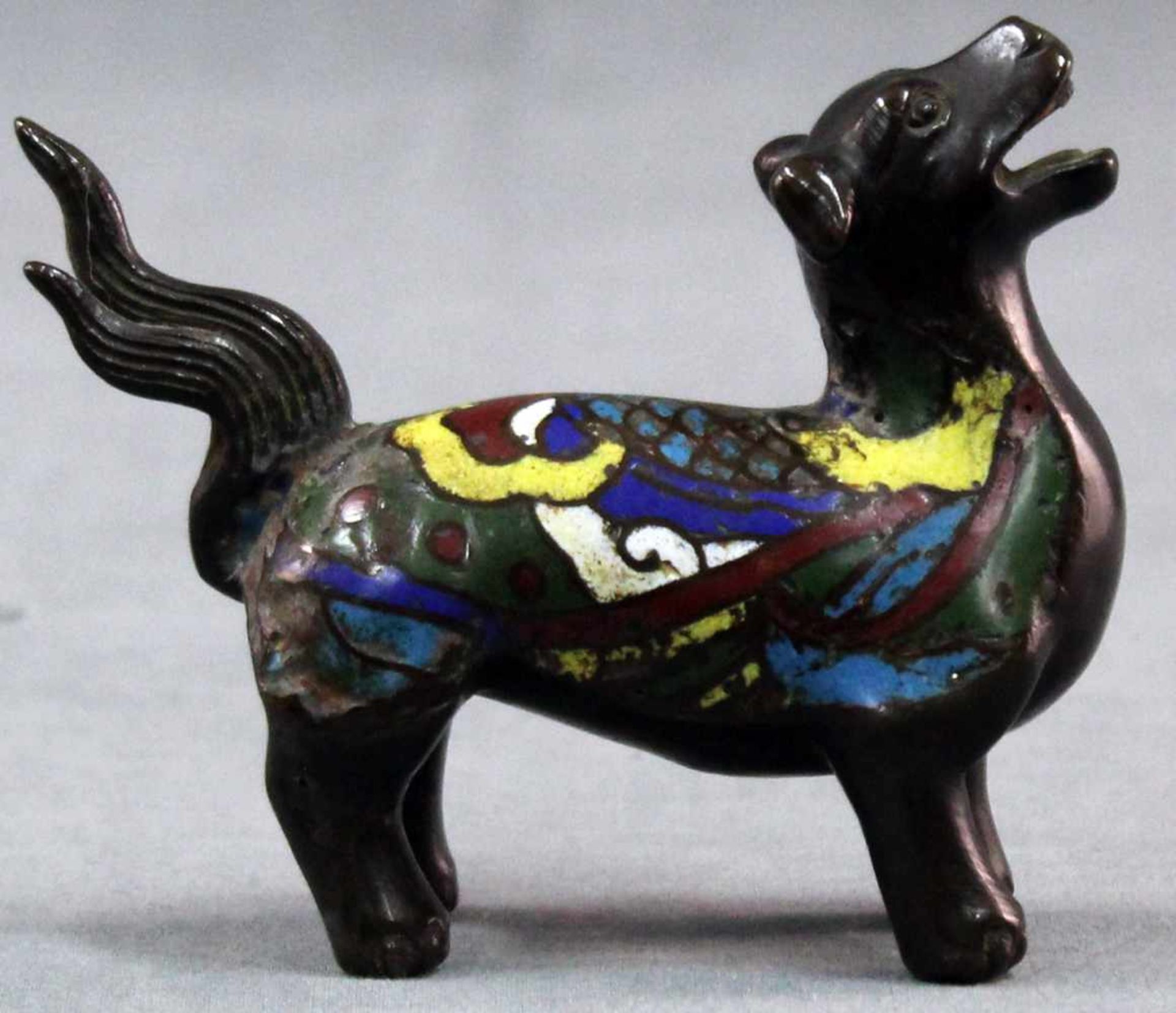 Bronze dog with cloisonne. Proably China old. 10 cm long. - Image 3 of 7