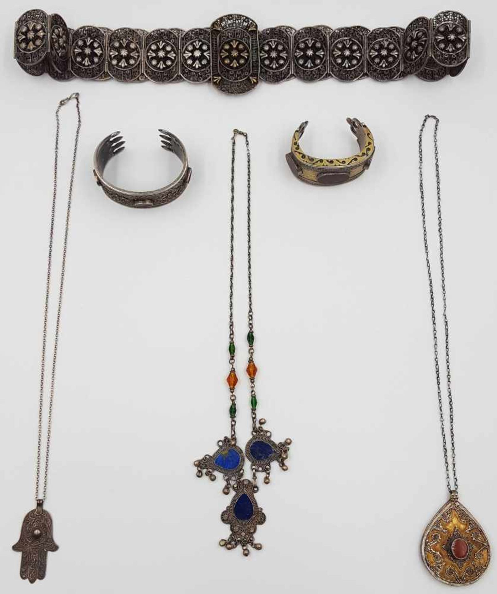 6 parts jewelry, ethnologica. Also silver, Carnelian, Lapis Lazuli.