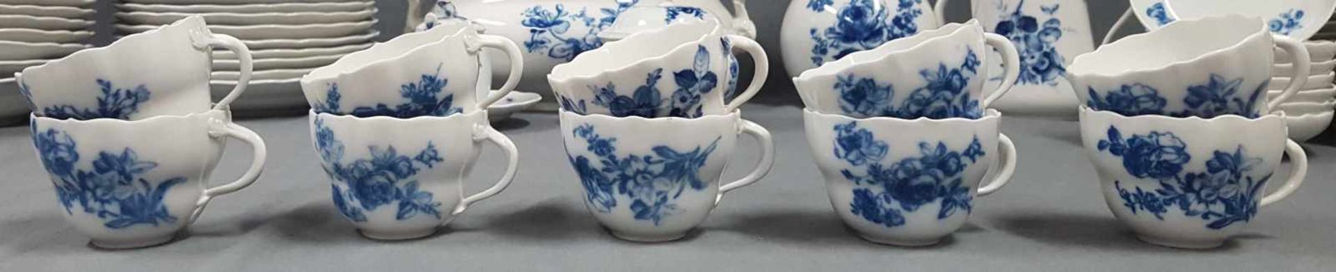 Meissen porcelain, ''Blaue Blume mit Insekten''. - Image 3 of 19