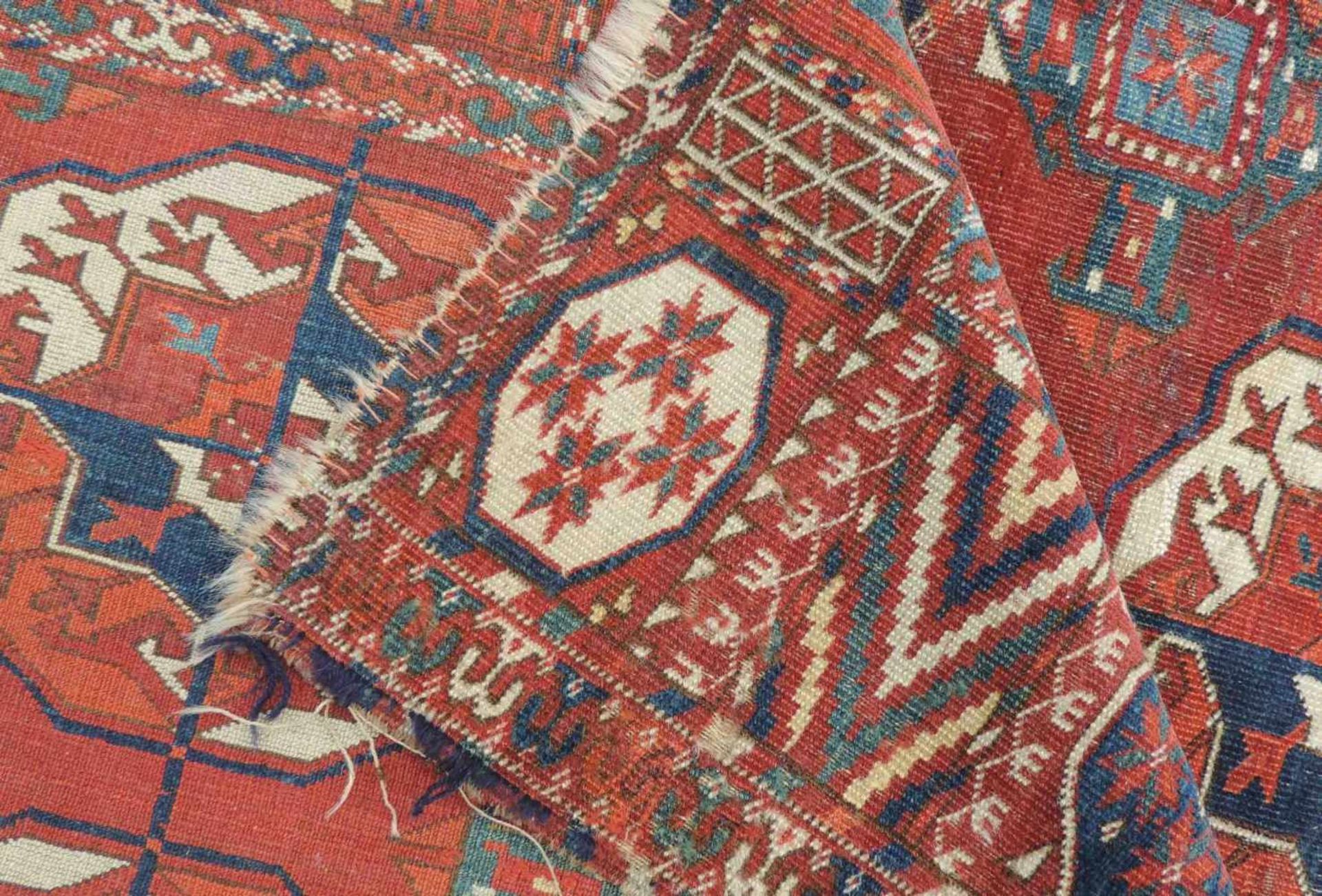 Tekke main carpet. Turkmenistan. Antique. 1st half of the 19th century or earlier. - Bild 9 aus 11