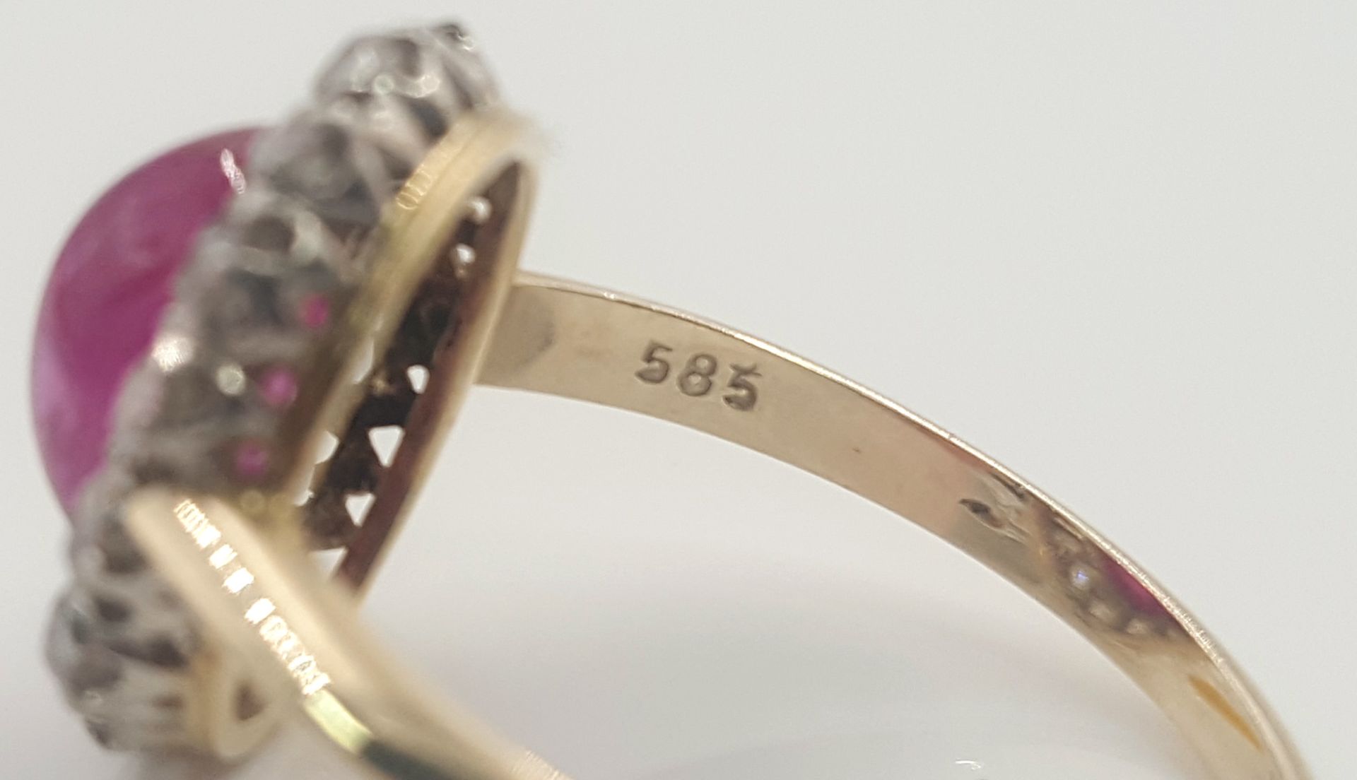 Set. Ring with ruby (Burma) and 14 diamonds. - Image 6 of 13