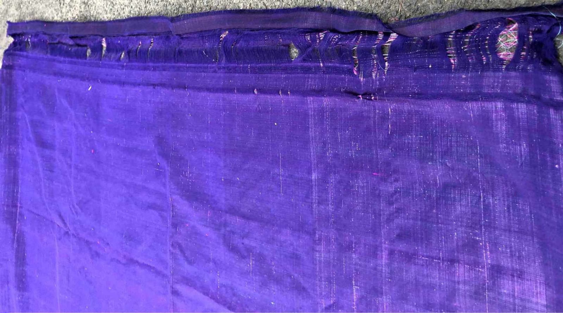 2 textiles. A silk sarong and a Pashmina scarf. - Image 7 of 10