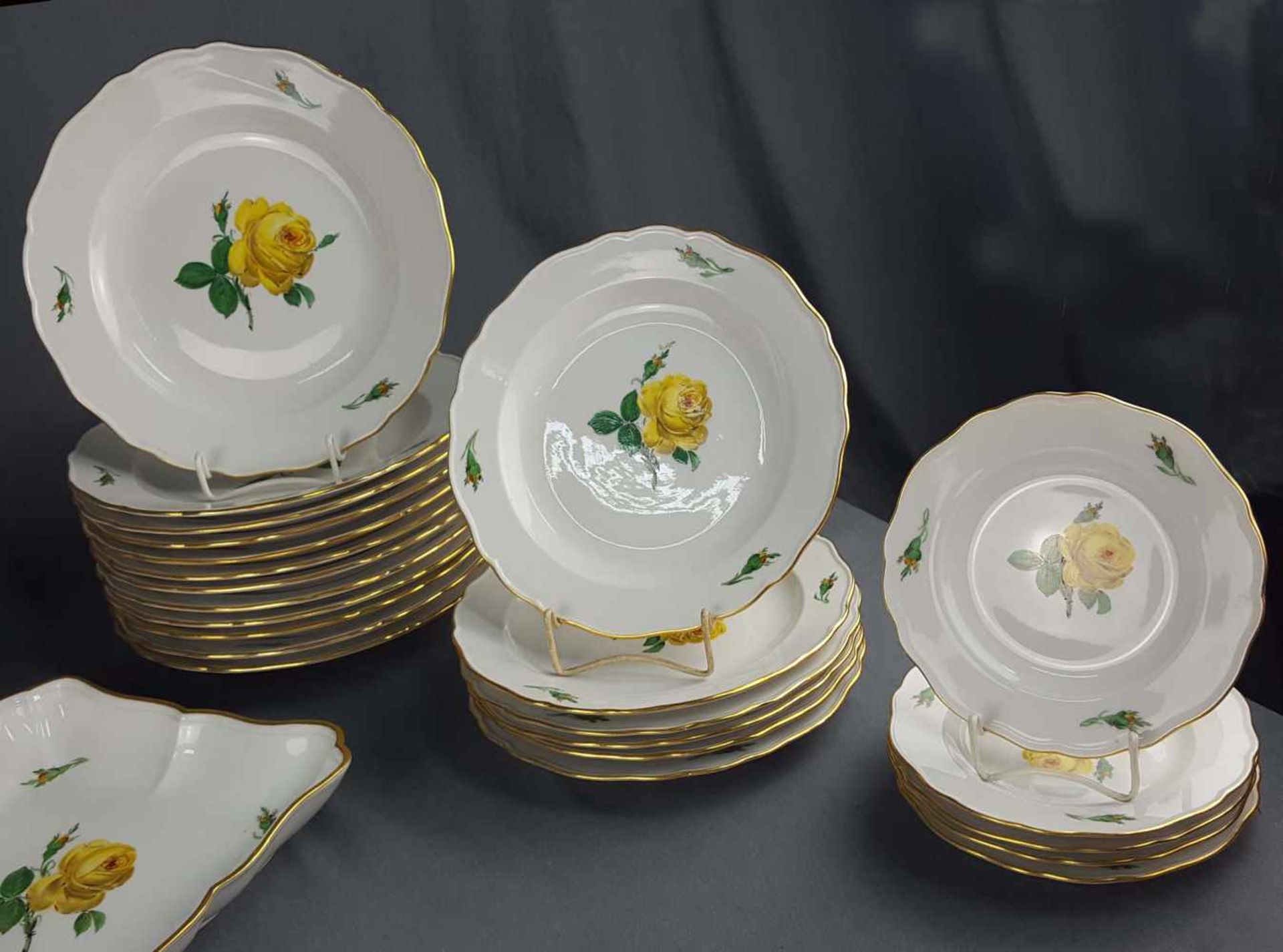 Dining service Meissen porcelain, yellow rose with gold rim. - Image 14 of 18