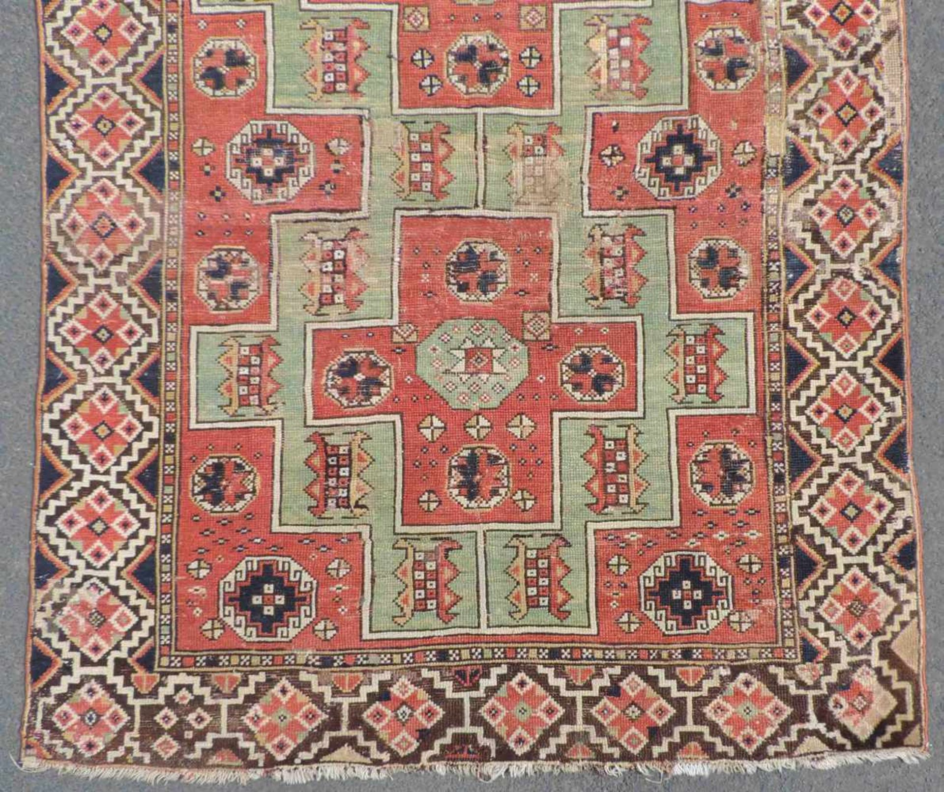 Bergama carpet. Western Anatolia. Turkey. Antique, around 1800. - Image 2 of 4
