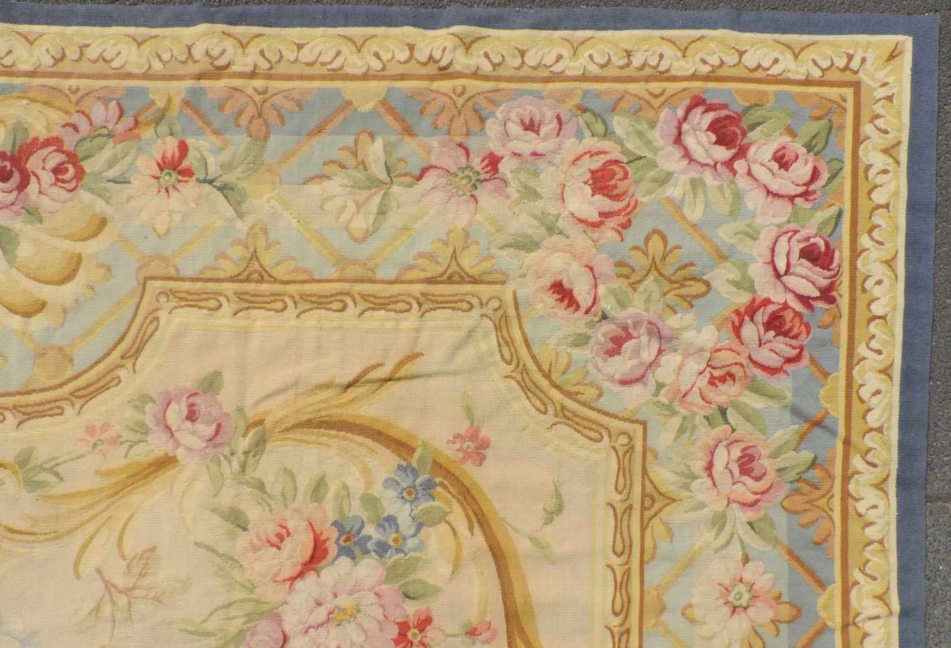 Tapis de Pied. Carpet in Louis XIV. Aubusson style. - Bild 5 aus 14