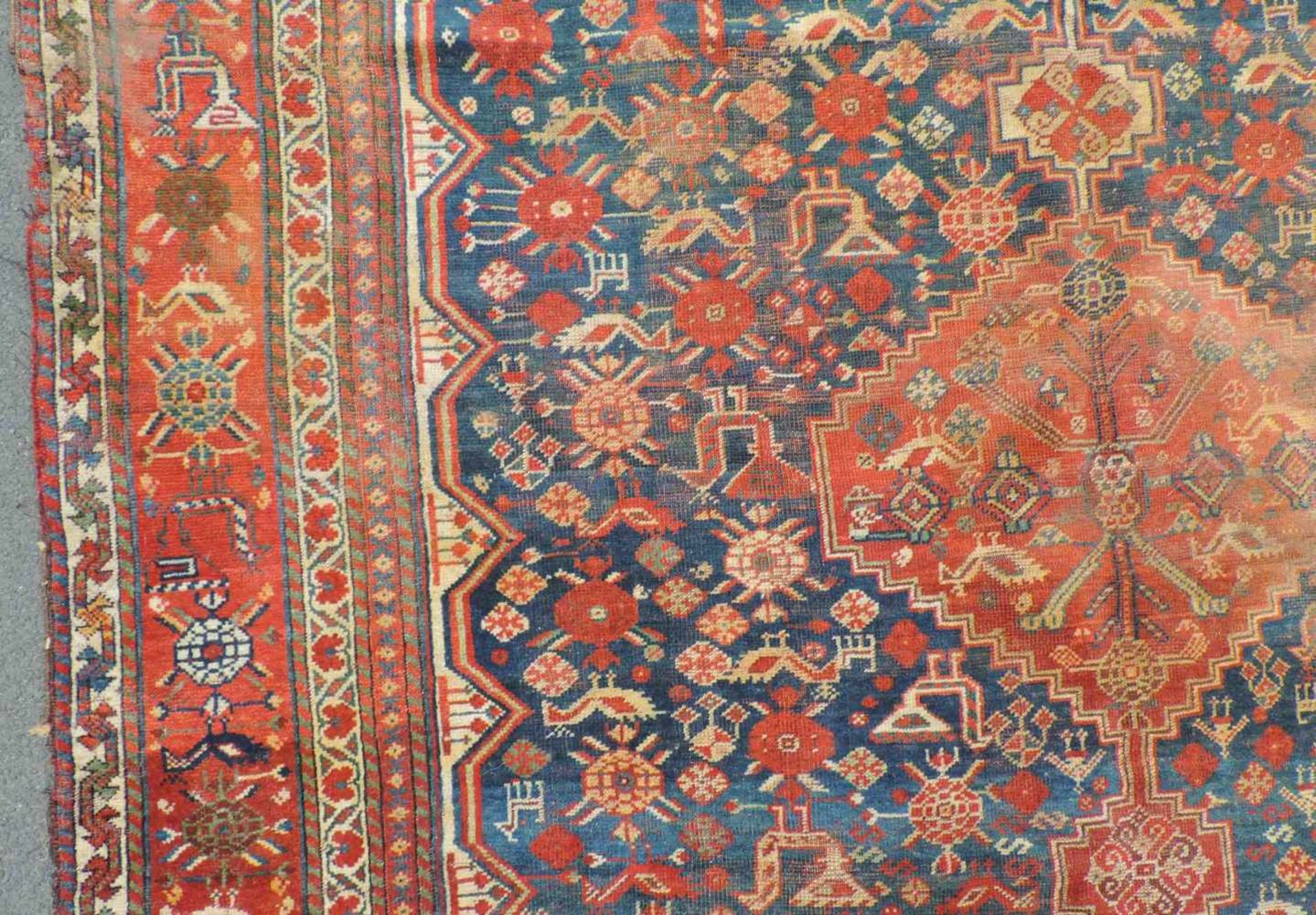 Khamseh Persian carpet. Iran. Antique, around 1900. - Bild 11 aus 12
