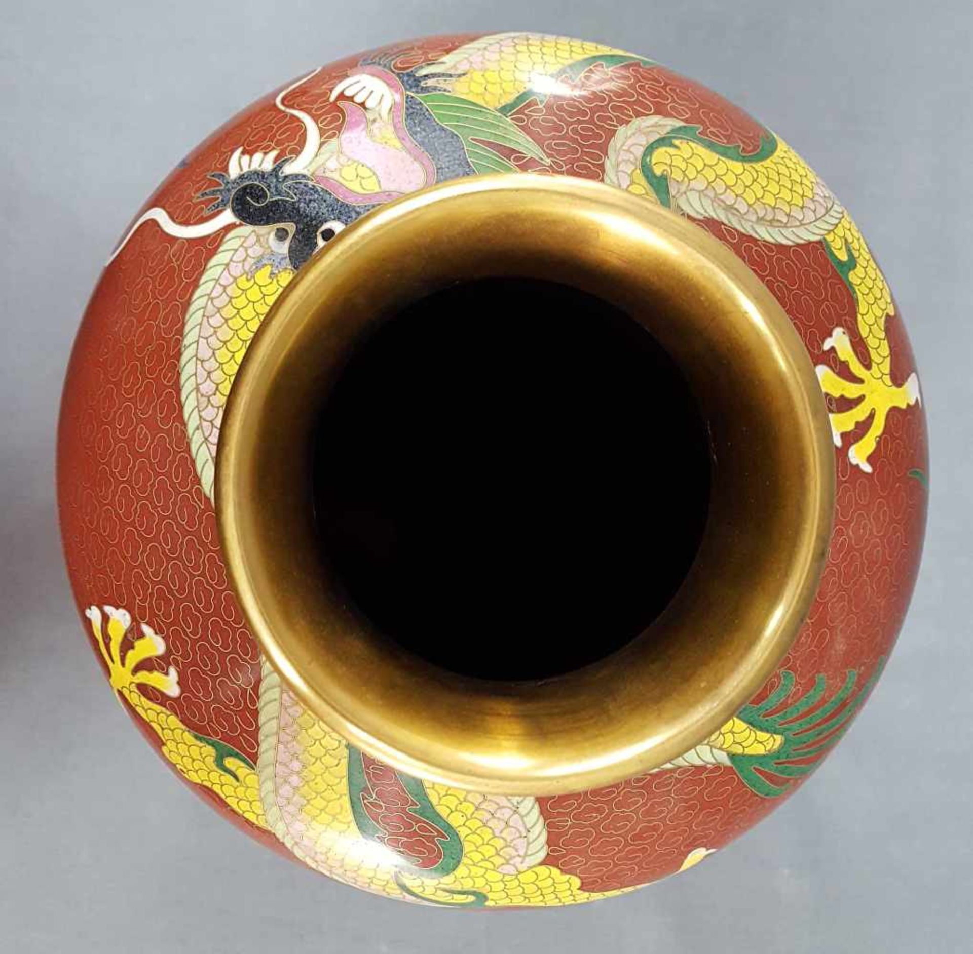 Cloisonne vase with imperial yellow dragon. - Image 5 of 6