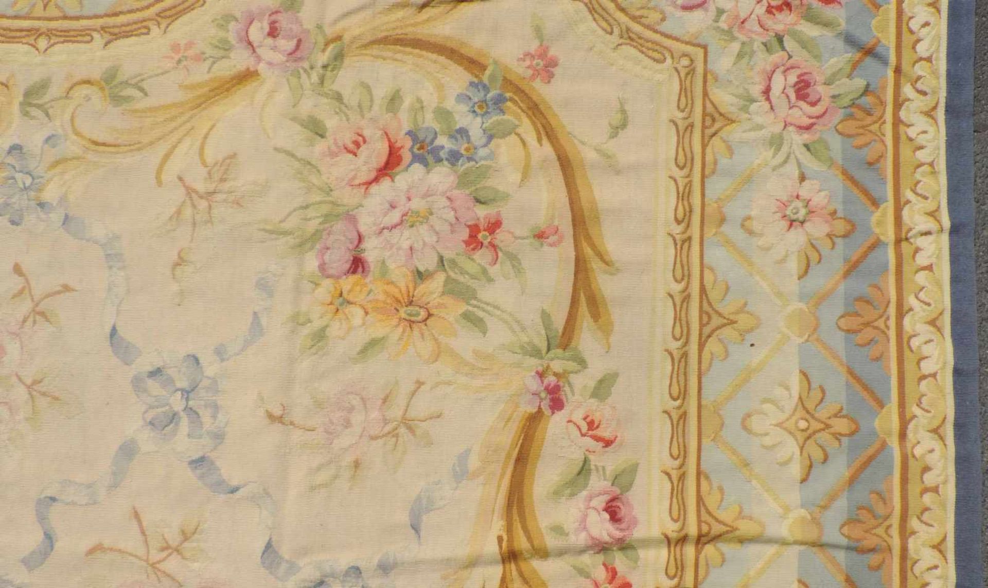 Tapis de Pied. Carpet in Louis XIV. Aubusson style. - Bild 2 aus 14