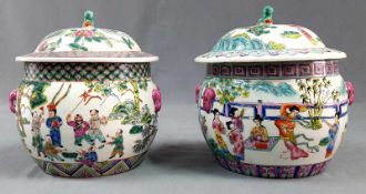 A pair of lidded vases. Proably China, old.