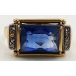 Ring set with Sapphire baguette and diamonds. 585 yellow gold.