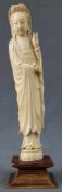 Lady with a blessing hand. China / Japan. Ivory. Old, around 1920.