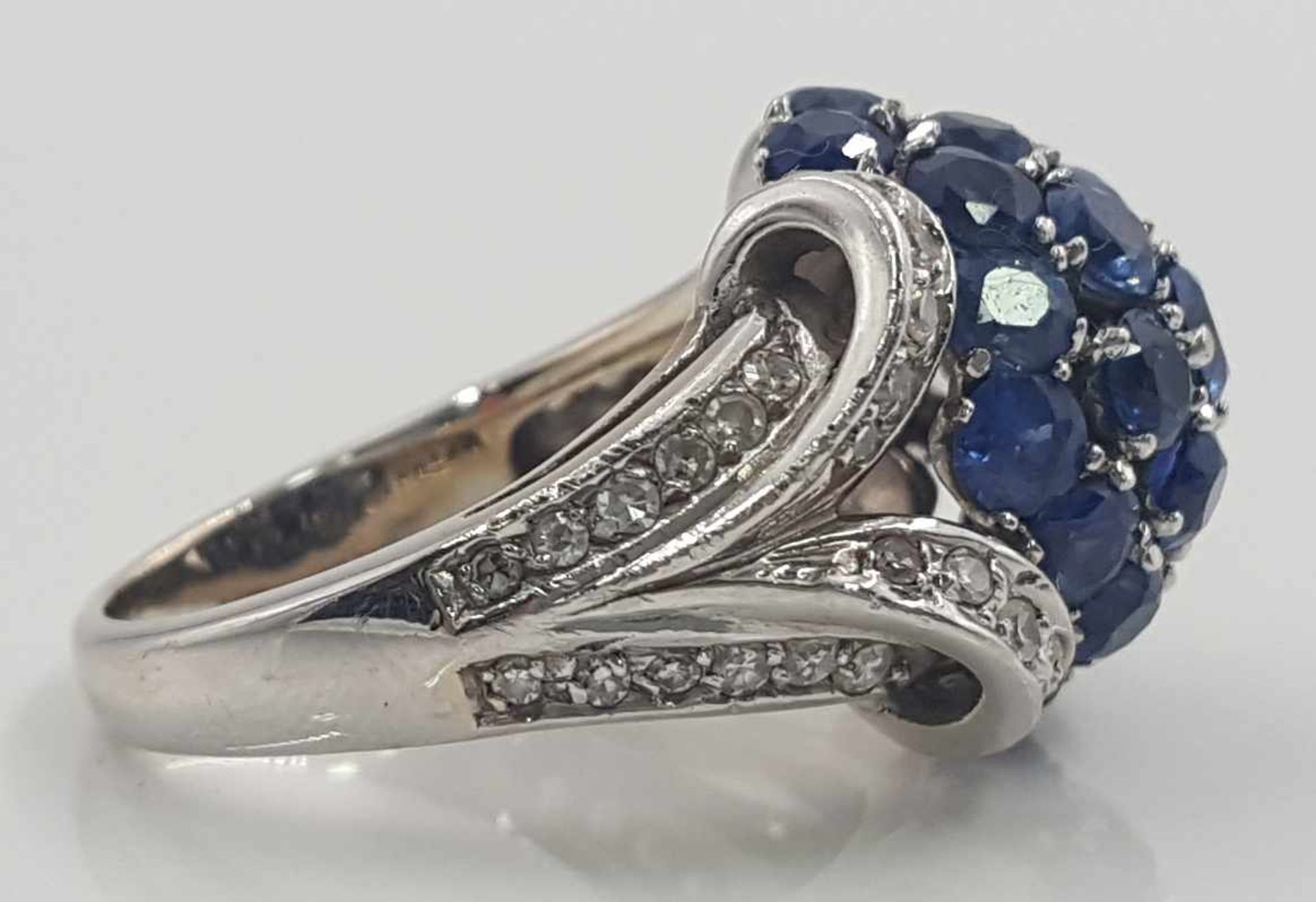 Ring set with 23 sapphires and diamonds. - Image 4 of 7