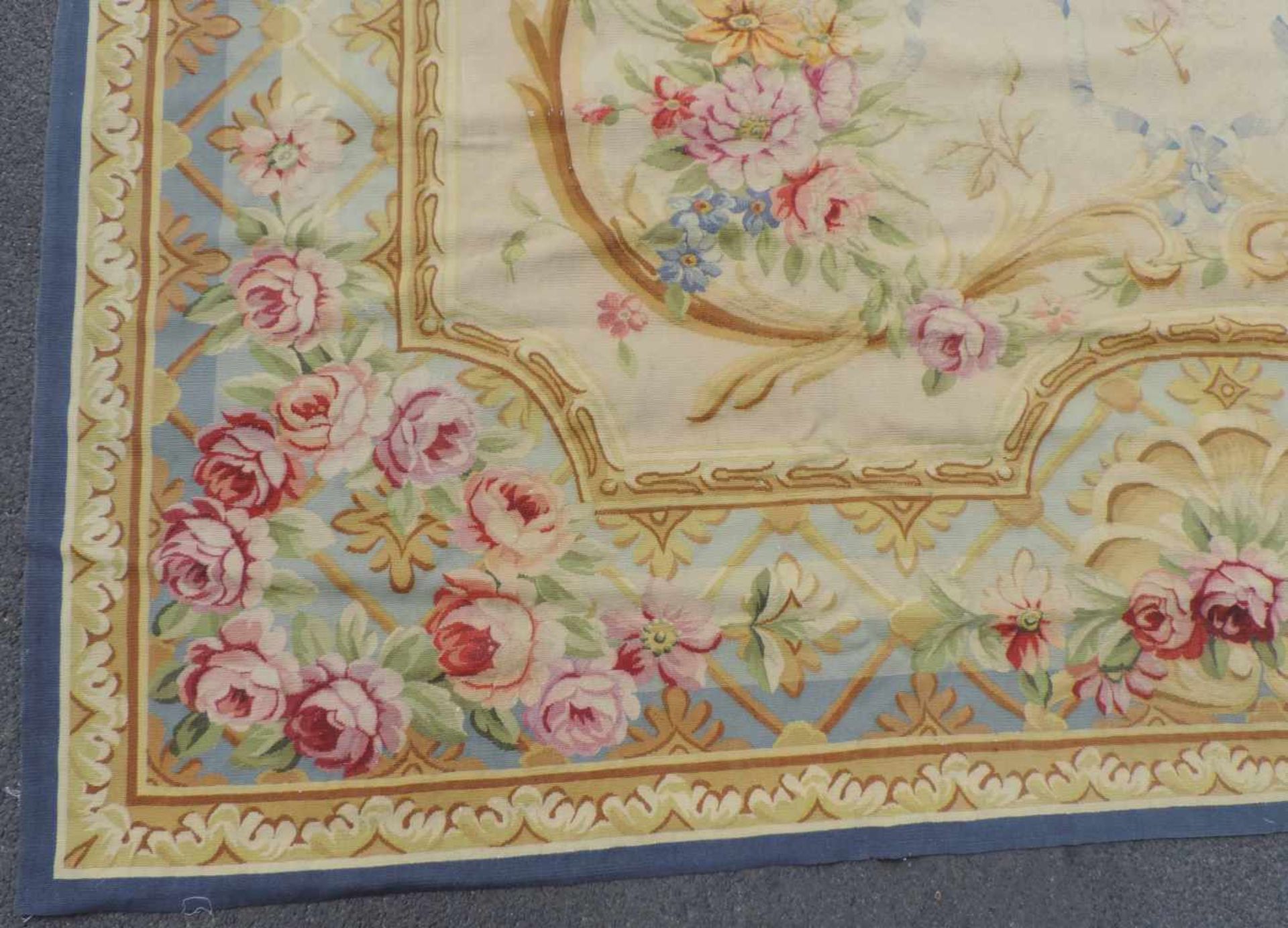 Tapis de Pied. Carpet in Louis XIV. Aubusson style. - Bild 7 aus 14