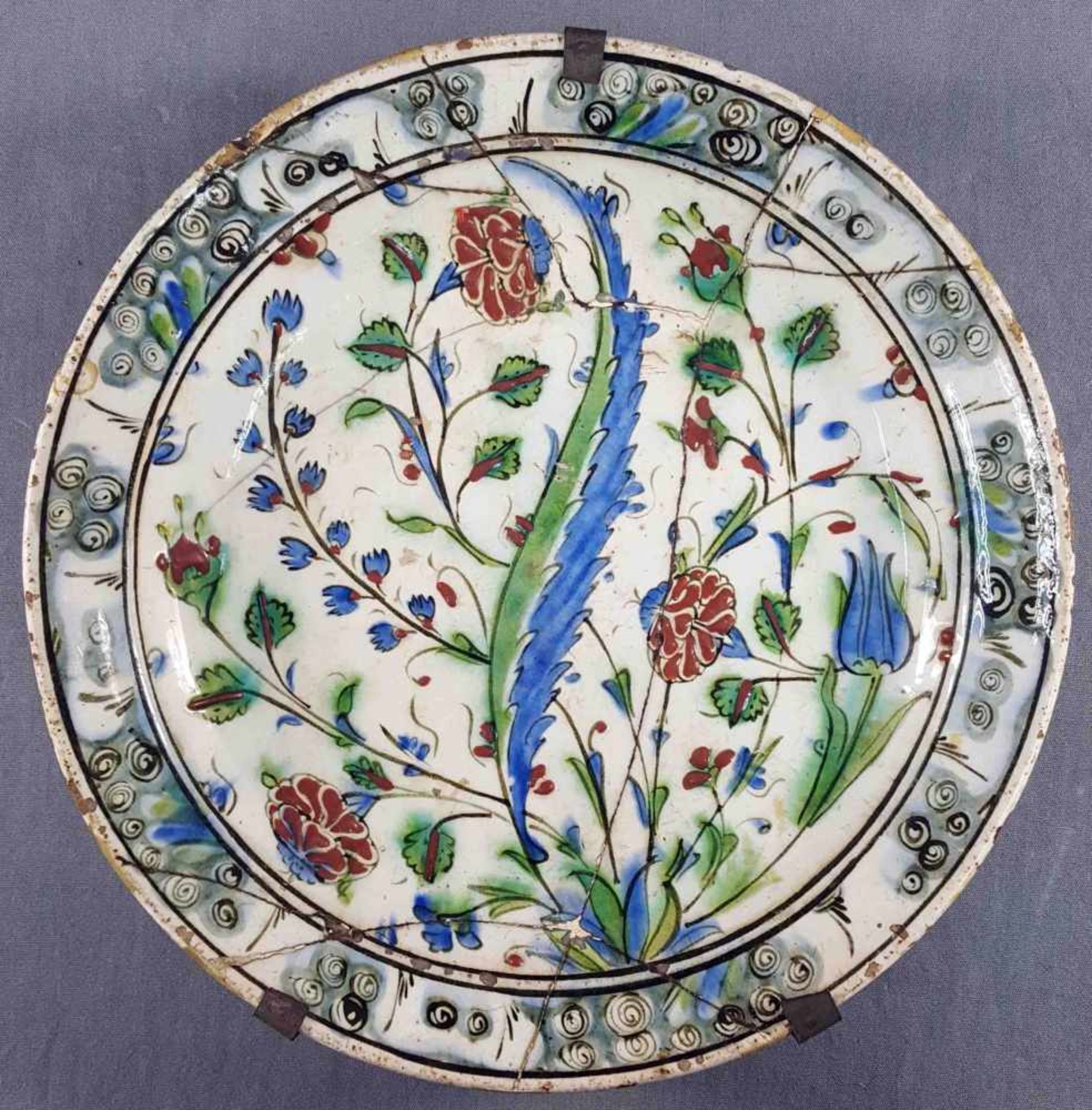 Iznik plate / plate. Ottoman Empire, Turkey around 1600.