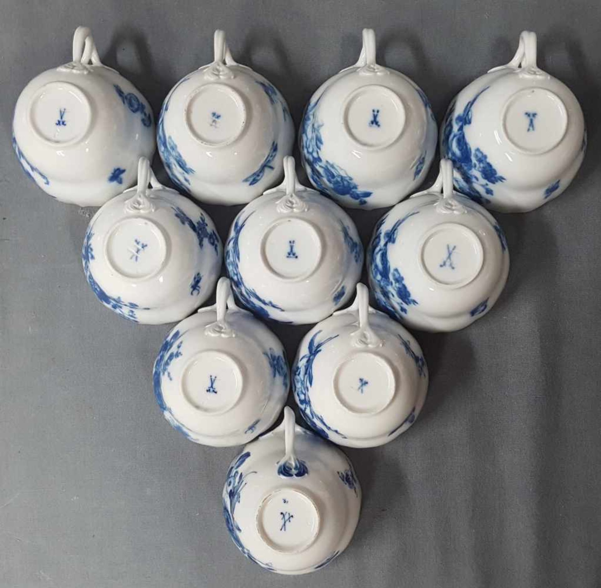 Meissen porcelain, ''Blaue Blume mit Insekten''. - Image 5 of 19