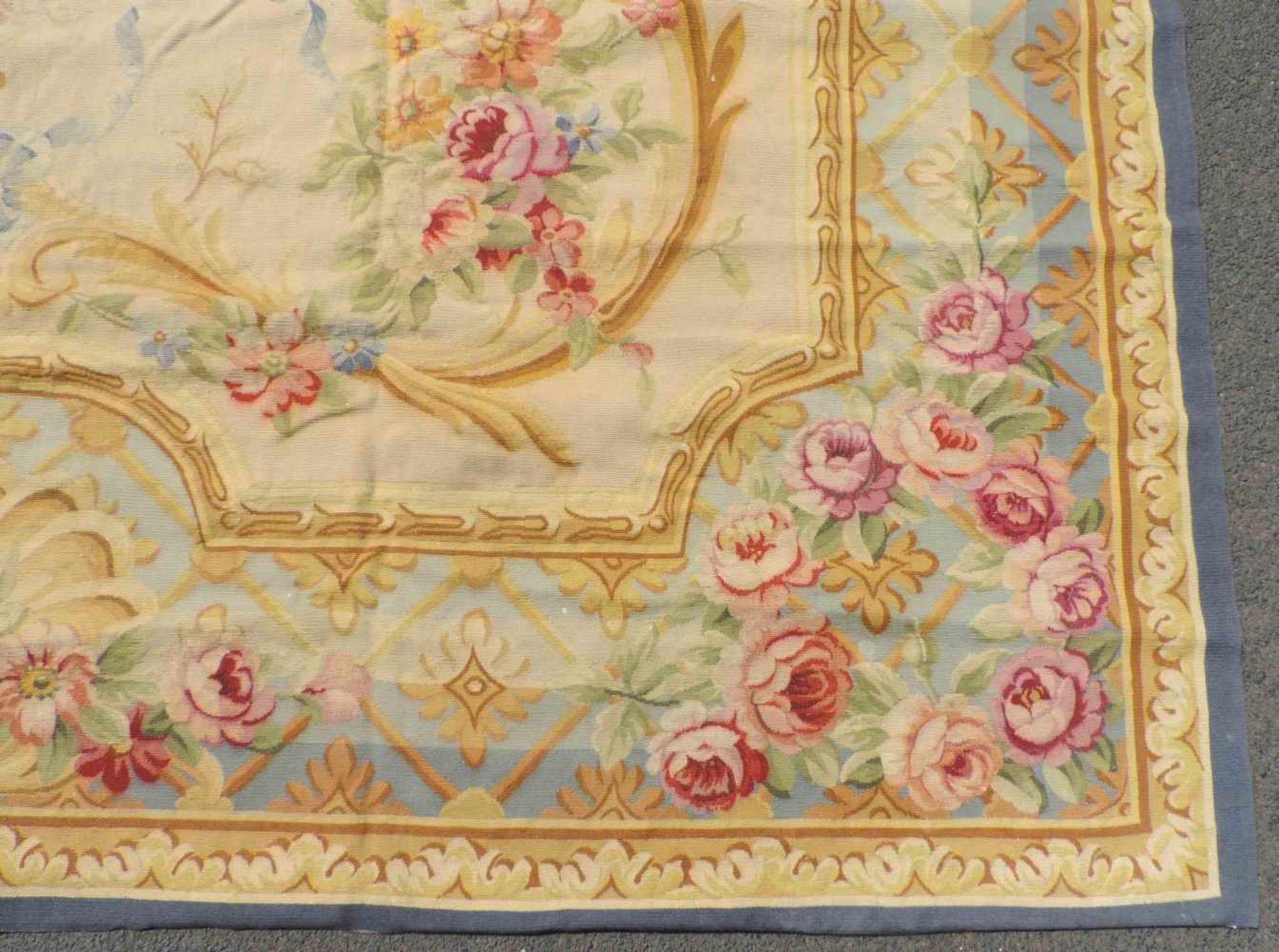 Tapis de Pied. Carpet in Louis XIV. Aubusson style. - Bild 9 aus 14