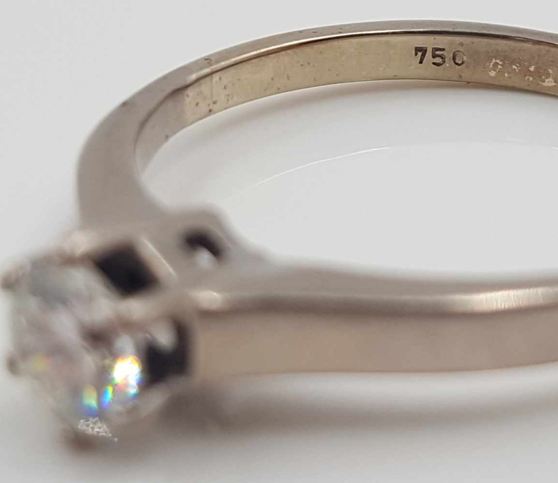 White gold 750 ring, with a solitaire diamond circa 0.4 carat - Image 4 of 6