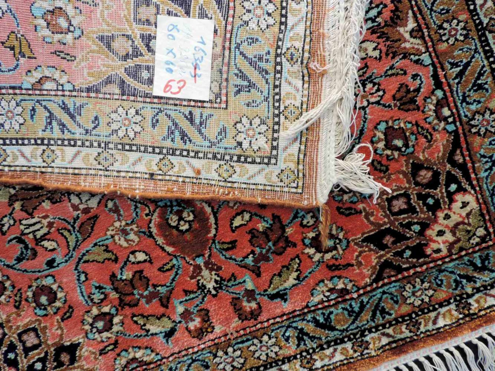 Qom silk Persian rug. Iran. Fine knotting. - Bild 3 aus 4