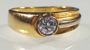 Ring 750 yellow gold with a solitaire Diamond of approximately 0.25 carat.