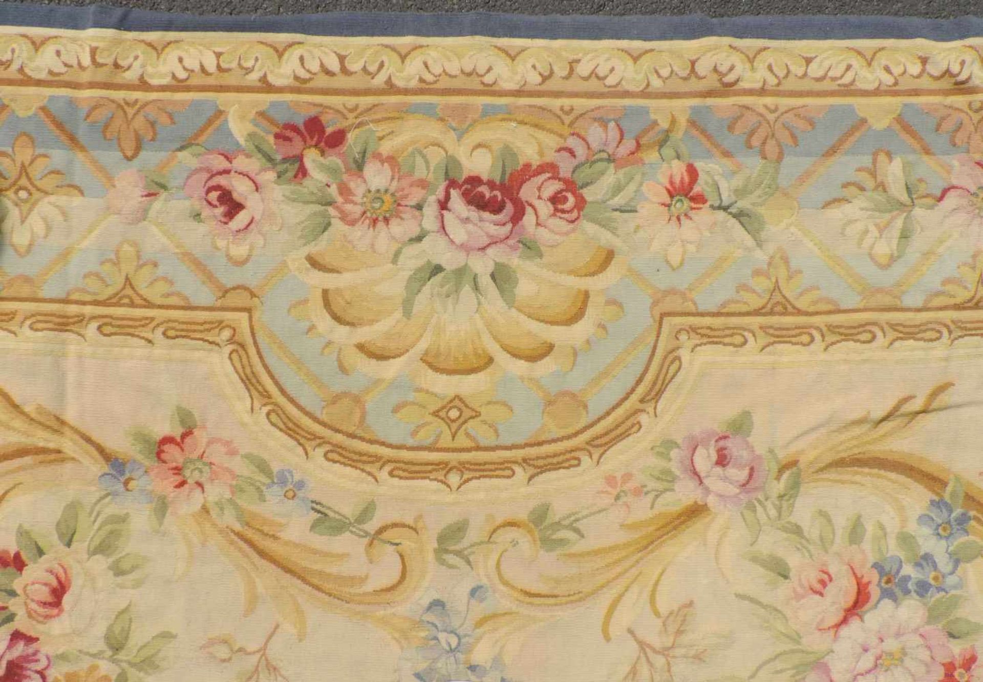Tapis de Pied. Carpet in Louis XIV. Aubusson style. - Bild 4 aus 14