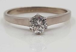 White gold 750 ring, with a solitaire diamond circa 0.4 carat