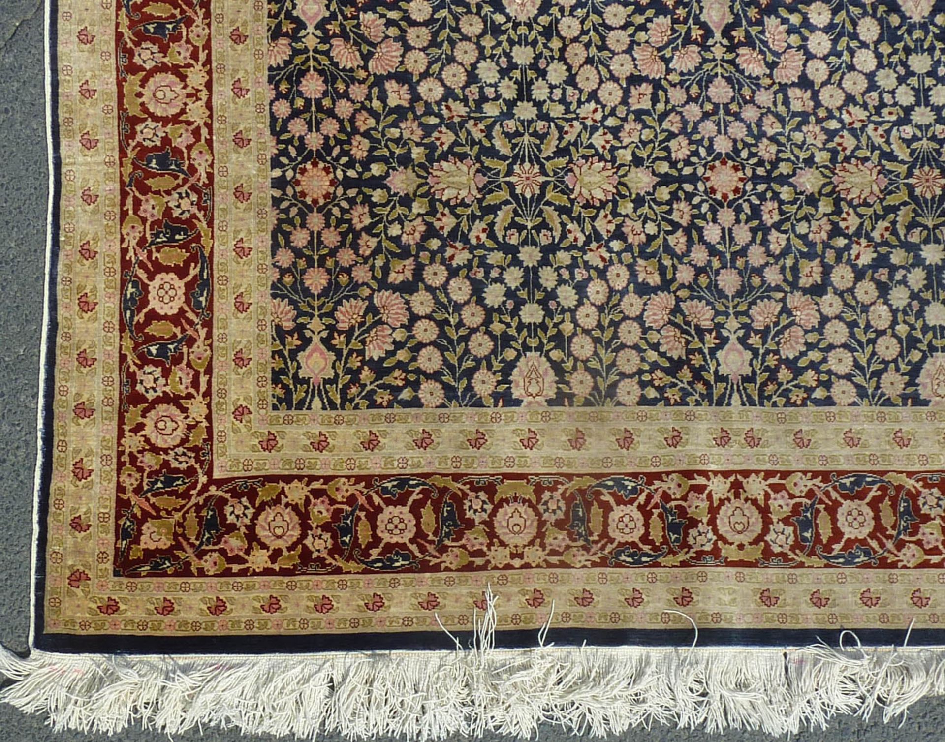 Hereke silk rug, Turkey. Extremely fine weave.197 cm x 127 cm. Knotted by hand. Silk on silk. - Image 8 of 15