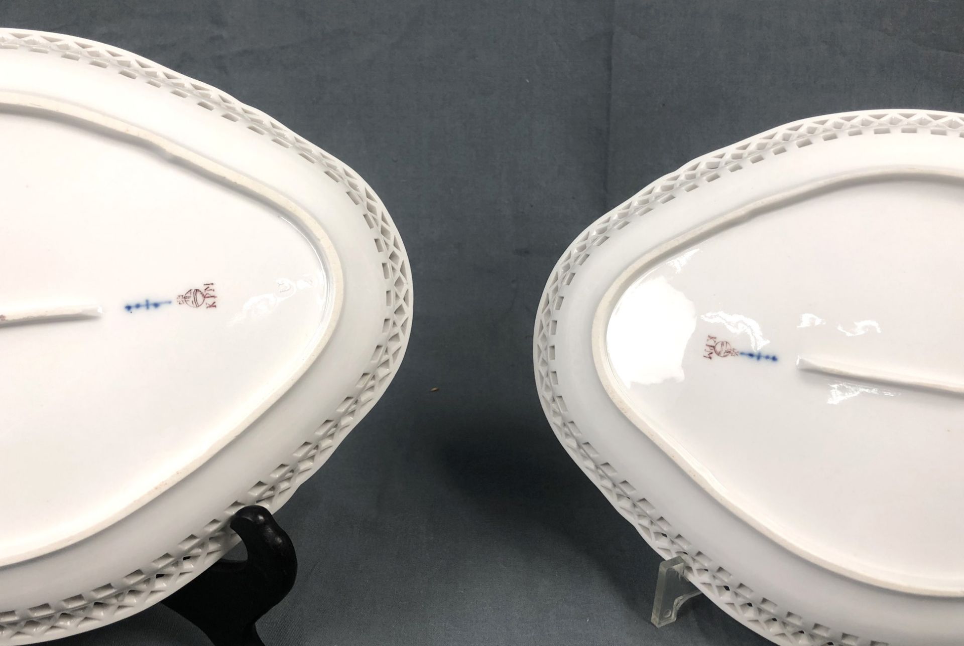 Cup and saucer, Vienna. Beehive brand. Two KPM plates.Up to 29.5 cm x 22 cm the plates. In - Bild 9 aus 17