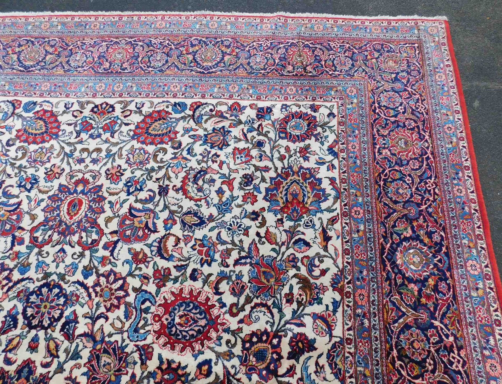 Keschan Persian carpet. Iran. Very fine weave. Cork wool.445 cm x 320 cm. Knotted by hand. Cork wool - Image 6 of 10