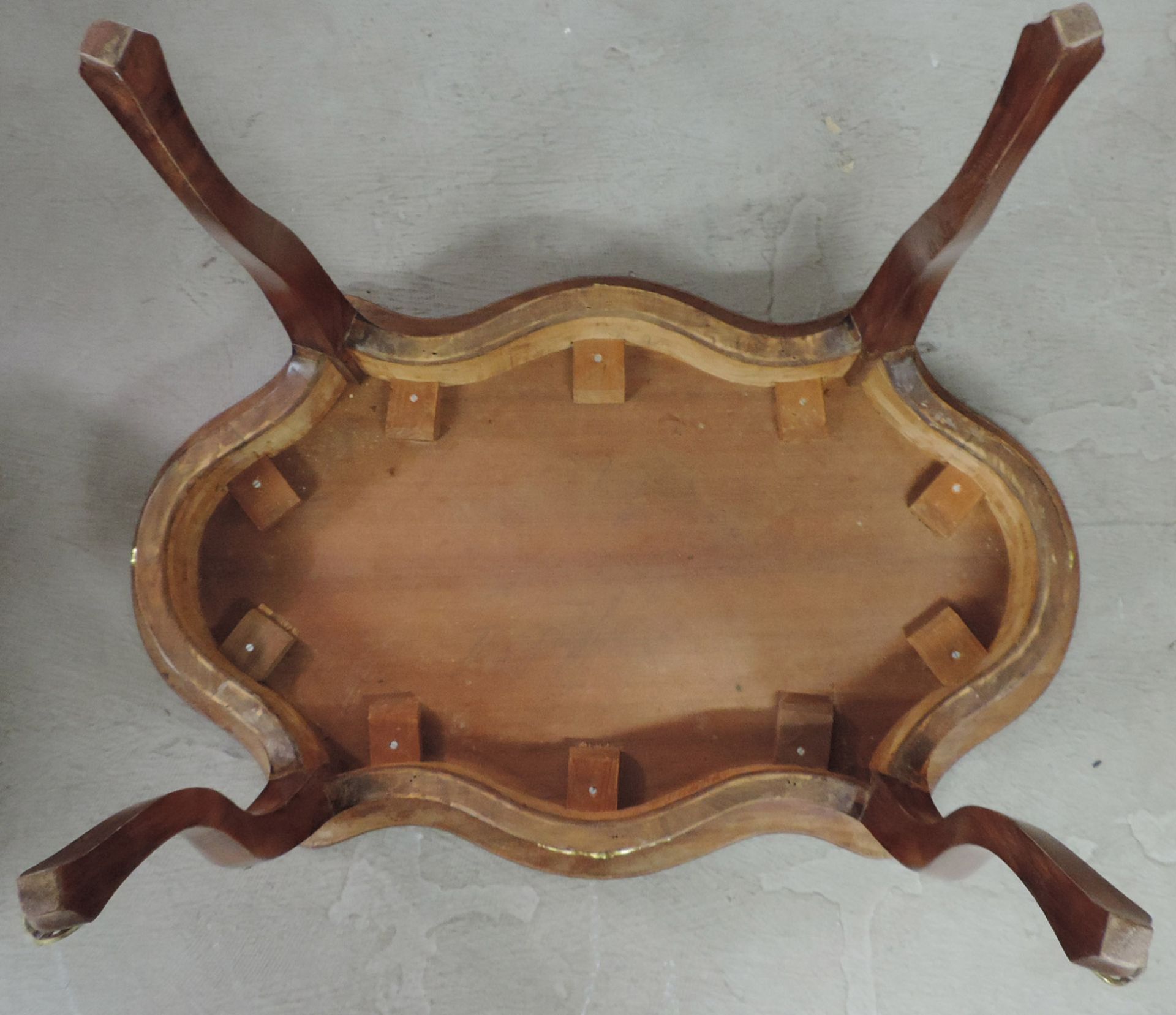 Table. Louis XVI - Stiel.77 cm x 111 cm x 71 cm. Walnut? Burl wood.Tisch. Louis XVI - Stil.77 cm x - Image 6 of 9