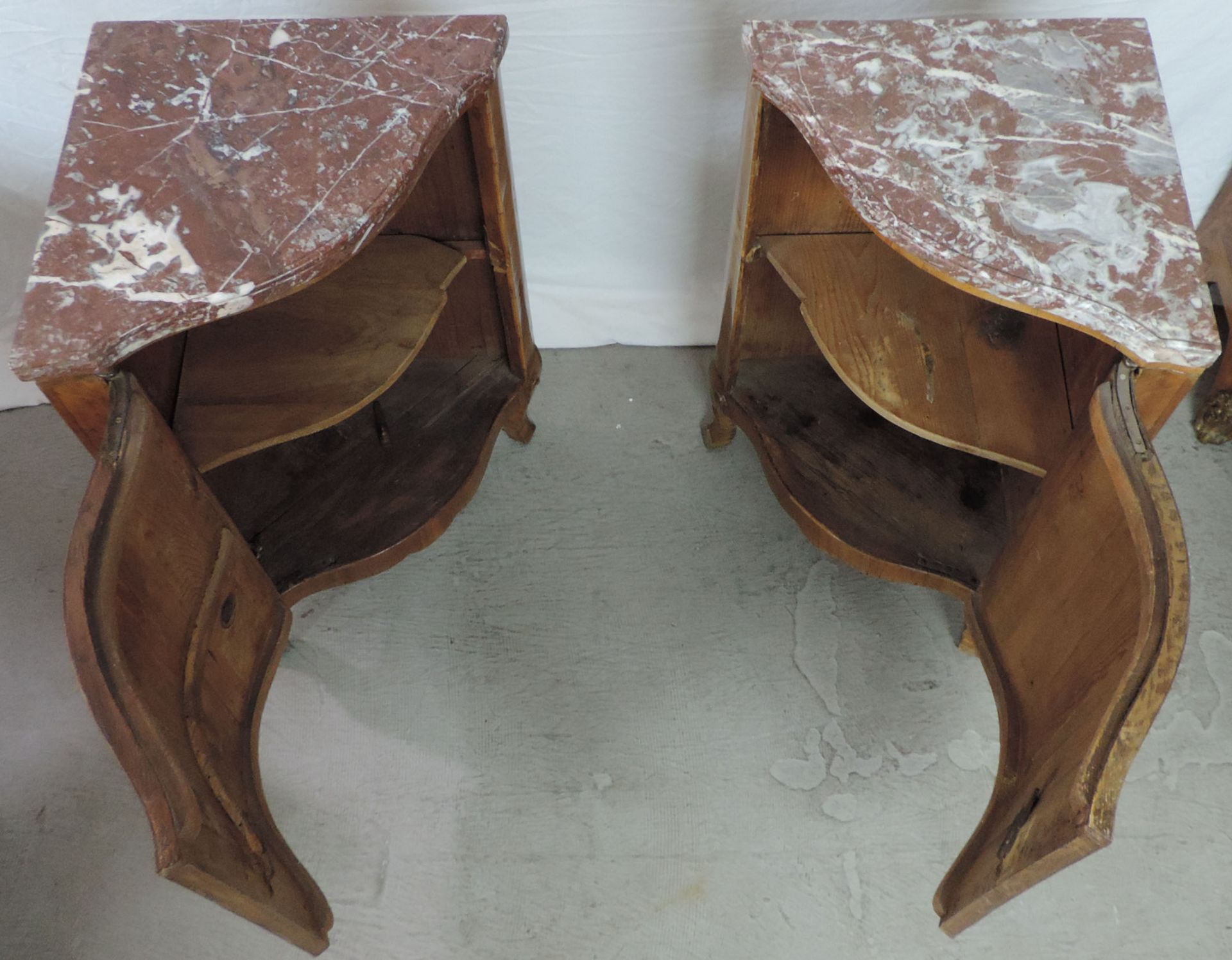 2 corner cabinets. Around 1800. Probably France. Ebonized. Marble tops.Each 81 cm high. Thigh length - Image 3 of 7