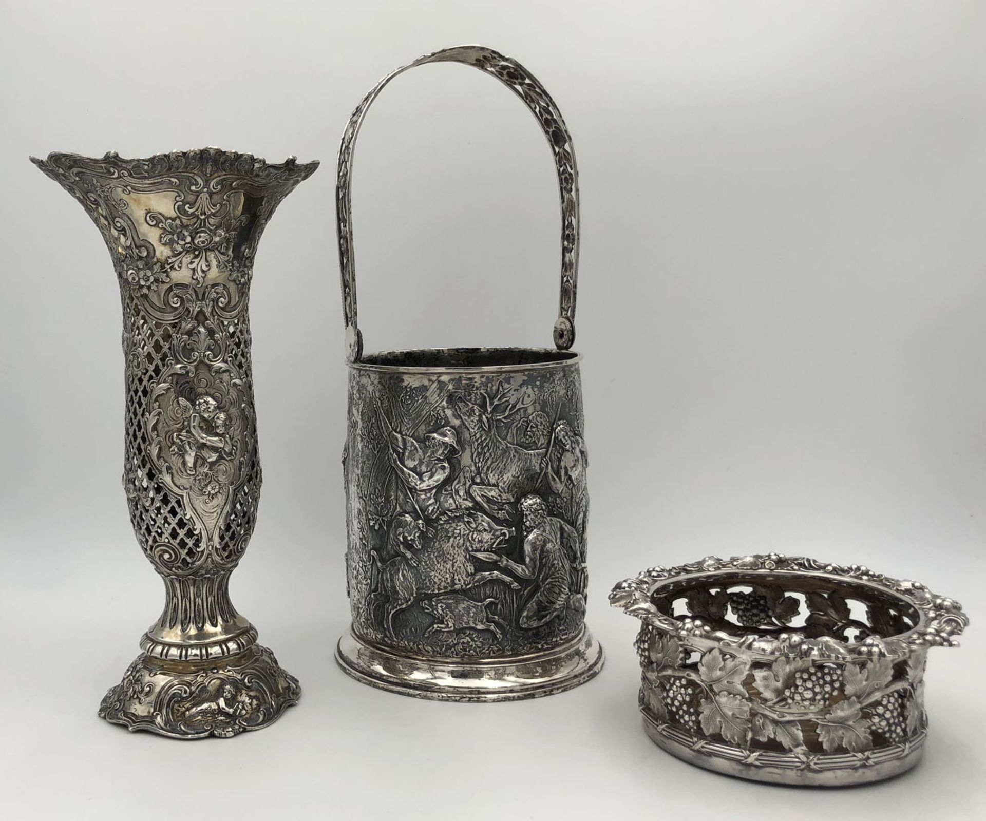 Silver. Ice bucket, vase, bottle coaster.2259 grams total weight. The ice bucket and the dry vase - Image 4 of 10