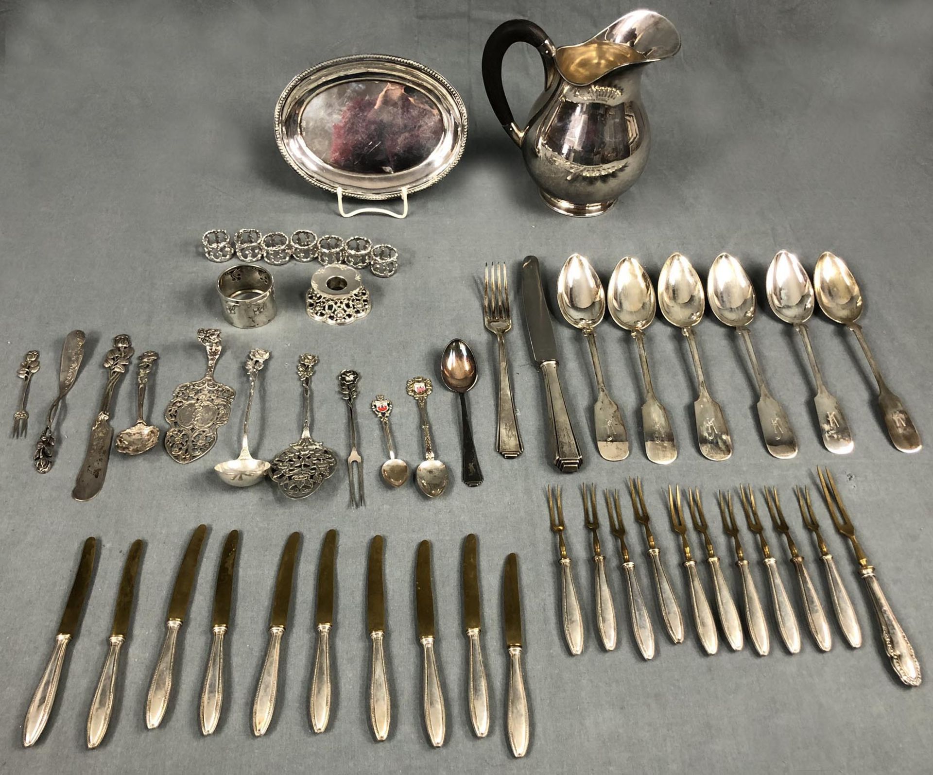 Silver. Some items Sterling.(12 + 13 + 15 + 41). 3084 grams gross. In addition 2 boxes.Silber. - Bild 11 aus 14