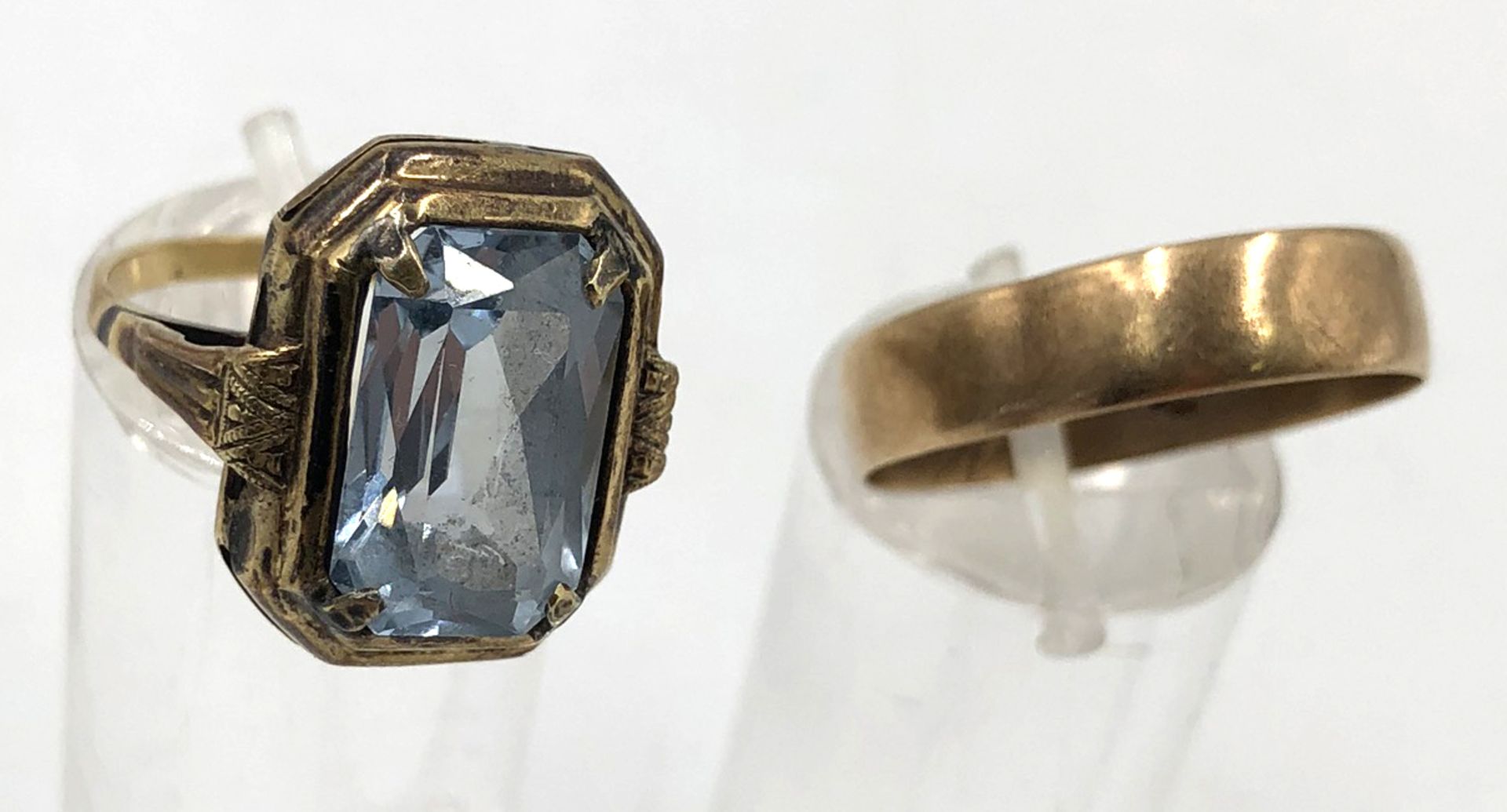 585 - 14 carat gold. Ring with topaz? Wedding ring. Wrist watch.The ring with the blue Art Nouveau - Image 8 of 14