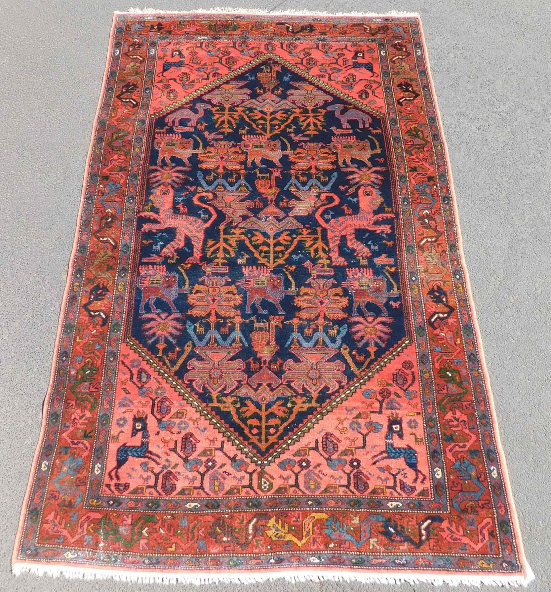Nahawand Persian rug. Iran. Old. 1st Half of the 20th century.197 cm x 130 cm. Knotted by hand. Wool
