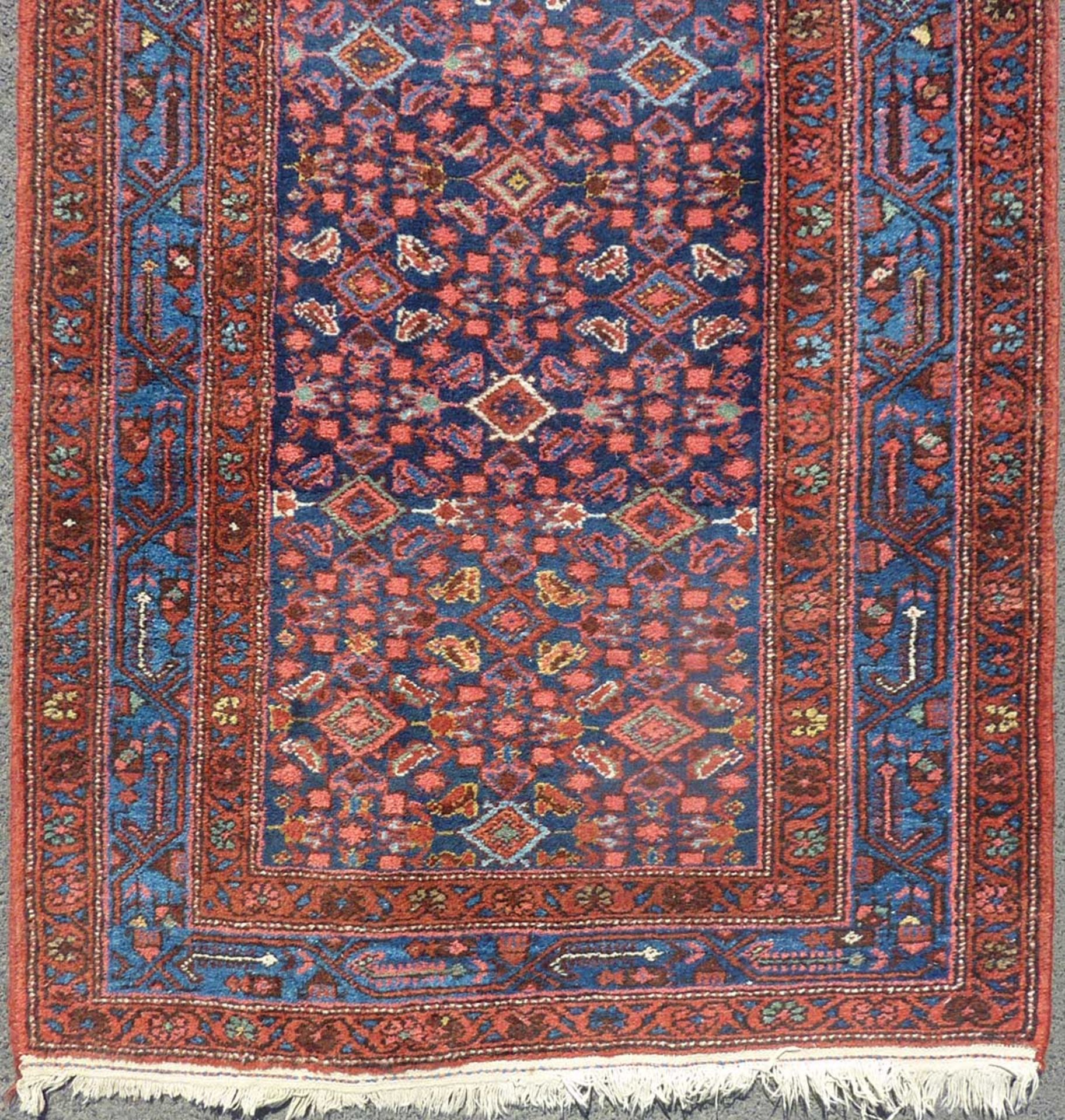 Hamadan Persian rug. Runner. Iran. Old, around 1930.499 cm x 105 cm. Knotted by hand. Wool on - Bild 2 aus 9