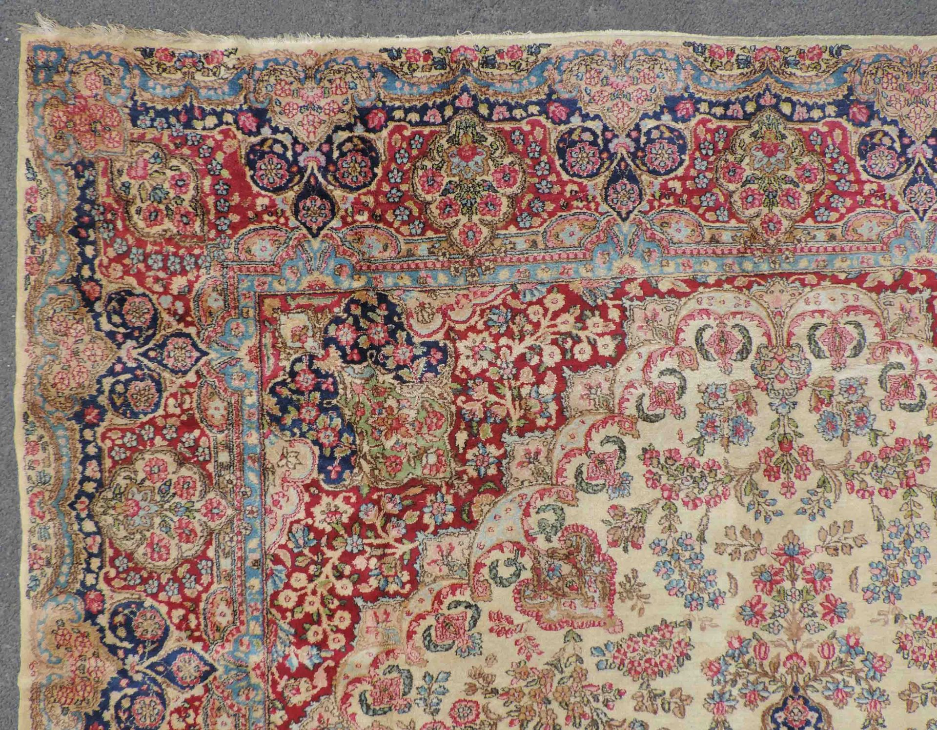 Kirman Persian carpet. Iran. Old, 1st half of the 20th century.420 cm x 297 cm. Knotted by hand. - Image 14 of 14