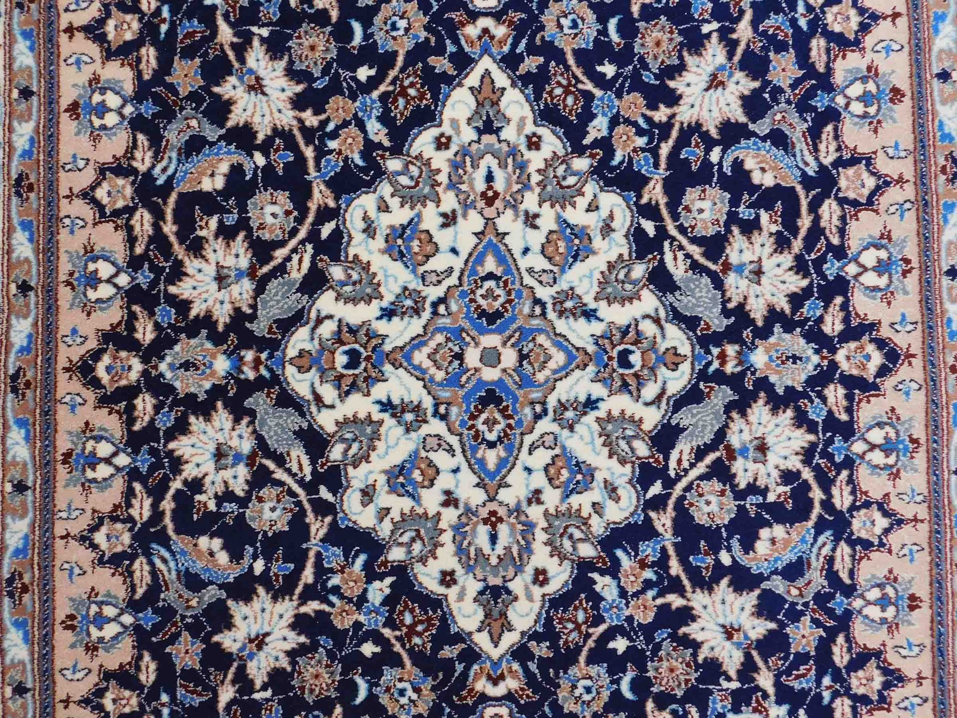 Nain Persian rug. Iran. Very fine weave. Medallion carpet.193 cm x 124 cm. Knotted by hand. Wool and - Image 3 of 5