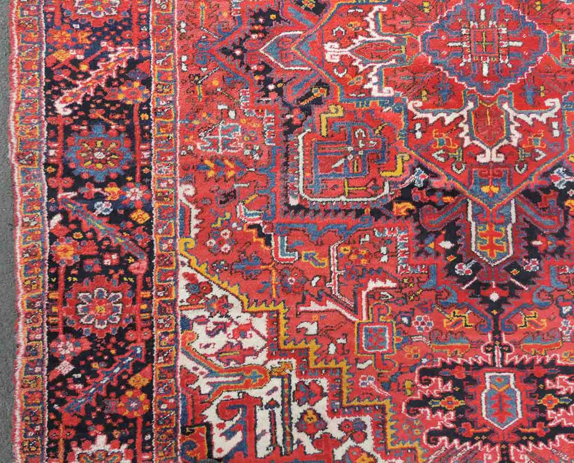 Heriz Persian carpet. Iran. Mid 20th century.357 cm x 255 cm. Knotted by hand. Wool on cotton. No - Image 4 of 9