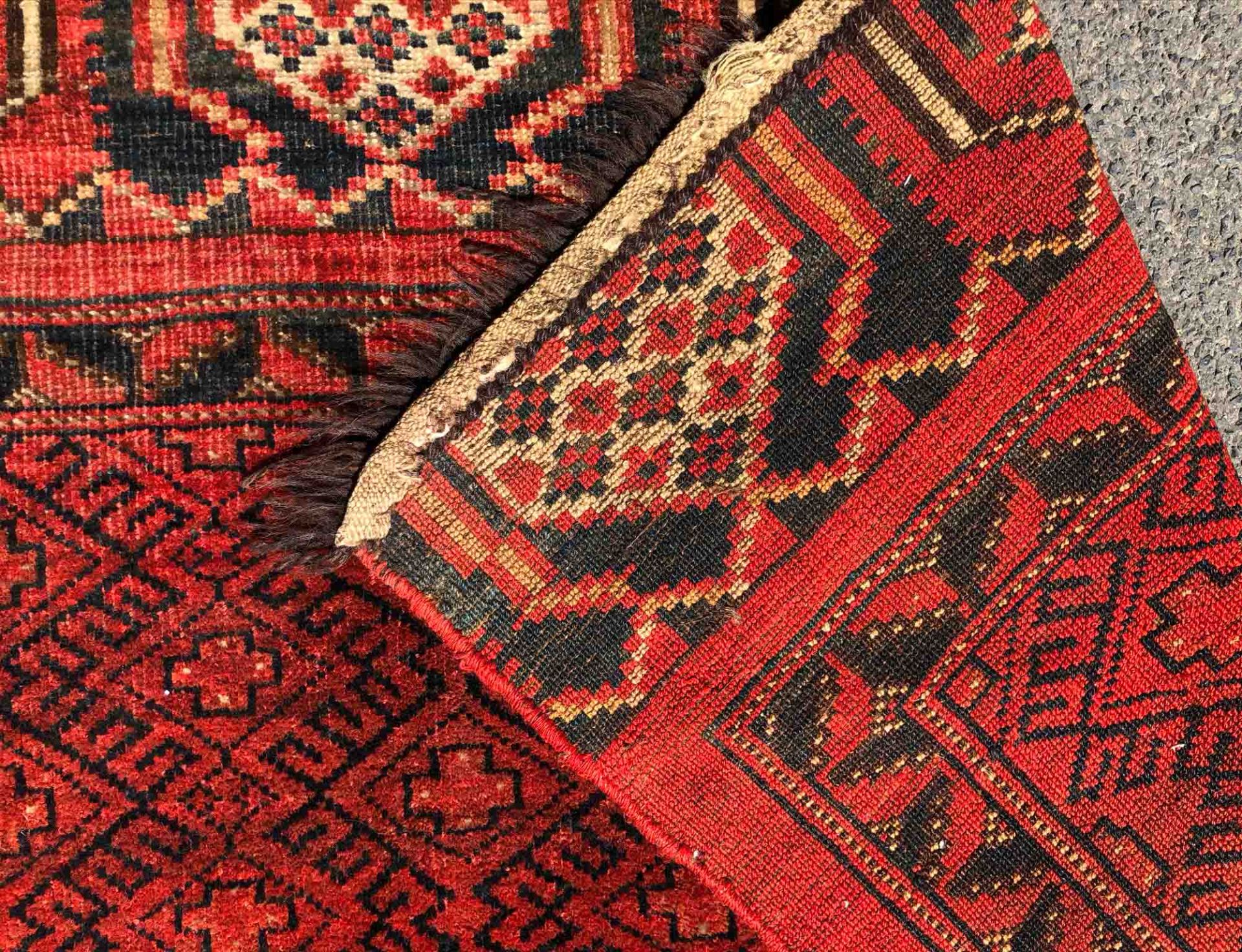 Ersari Beschir Tschowal. Turkmenistan. Antique, around 1900.70 cm x 134 cm. Knotted by hand. Wool on - Image 2 of 3